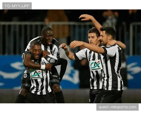 里昂反击端发力,球队状态回暖豪取连胜