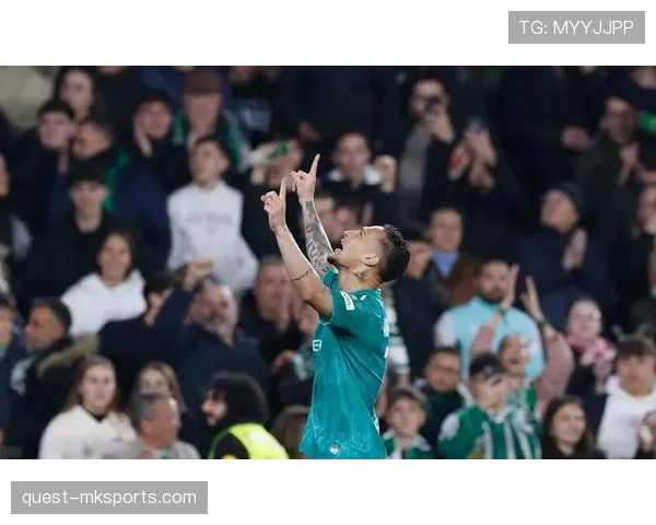 西甲最佳门将荣膺年度殊荣,神勇表现助球队创辉煌战绩 西甲最佳门将荣膺年度殊荣,神勇表现助球队创辉煌战绩