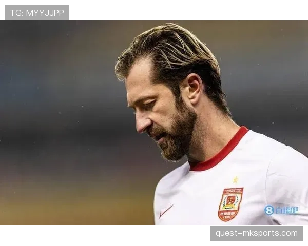 西蒙尼中锋表现稳健，助球队迎来联赛冠军荣耀