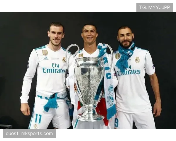 苏亚雷斯与本泽马:技术型中锋的战术角色与生涯路径对比 苏亚雷斯与本泽马:技术型中锋的战术角色与生涯路径对比