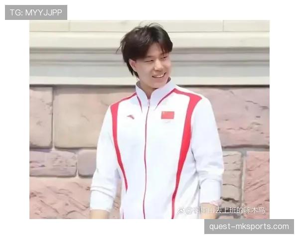 覃海洋没带手机进更衣室?感觉他这是自断财路啊! 覃海洋没带手机进更衣室?感觉他这是自断财路啊!