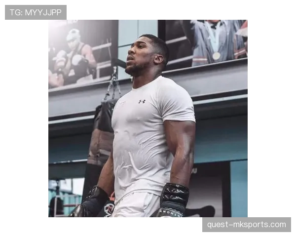 约书亚训练完直接去夜店？这自律人设有点晃